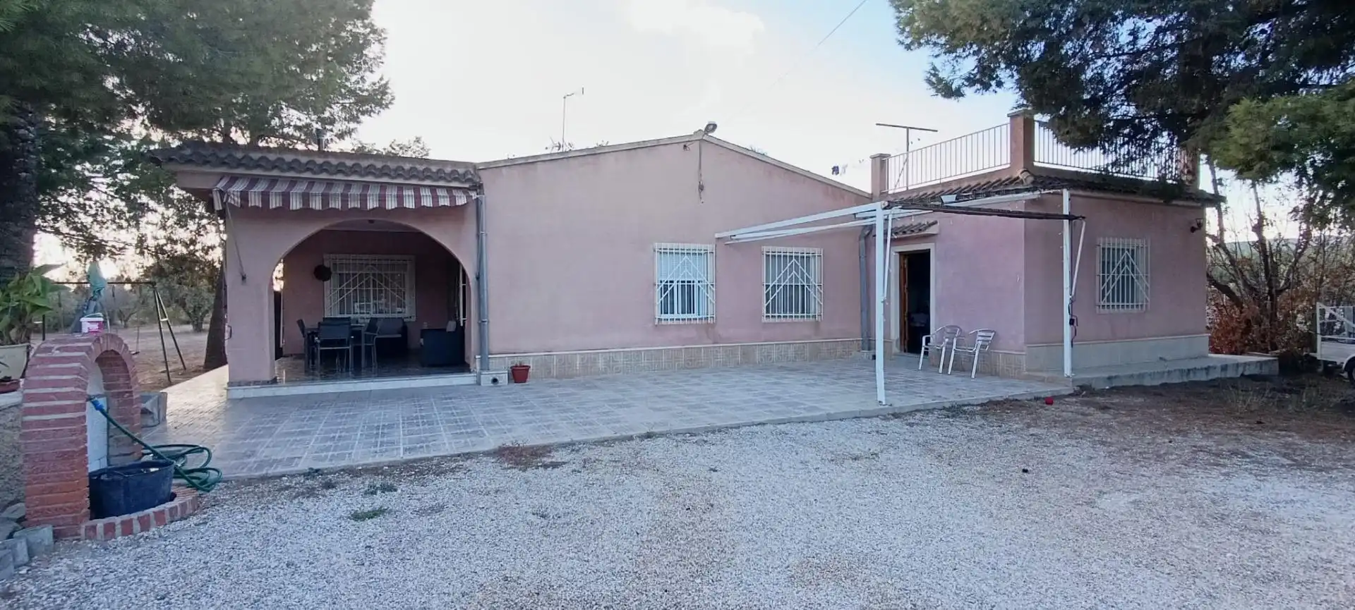 Vista exterior de Casa o xalet en venda en Elche / Elx amb Jardí privat, Terrassa i Traster