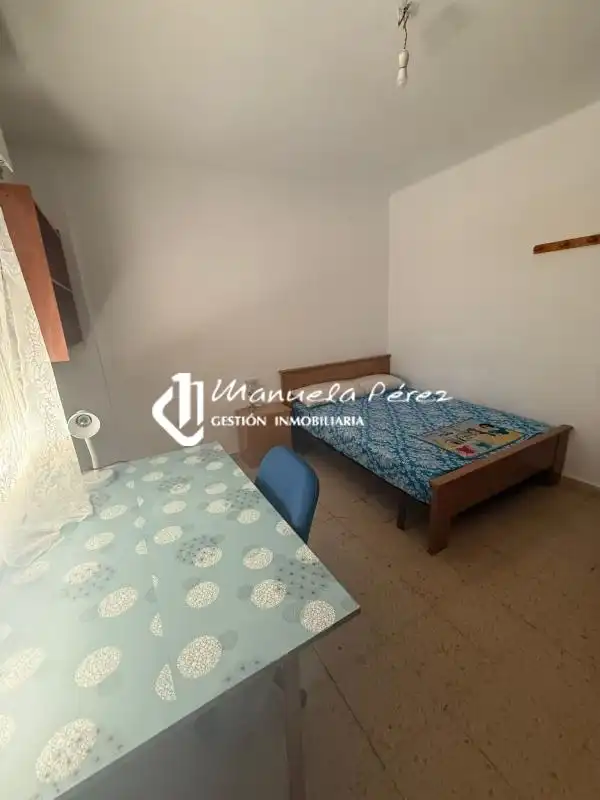 Schlafzimmer von Wohnung zur Miete in Cáceres mit Terrasse und Möbliert