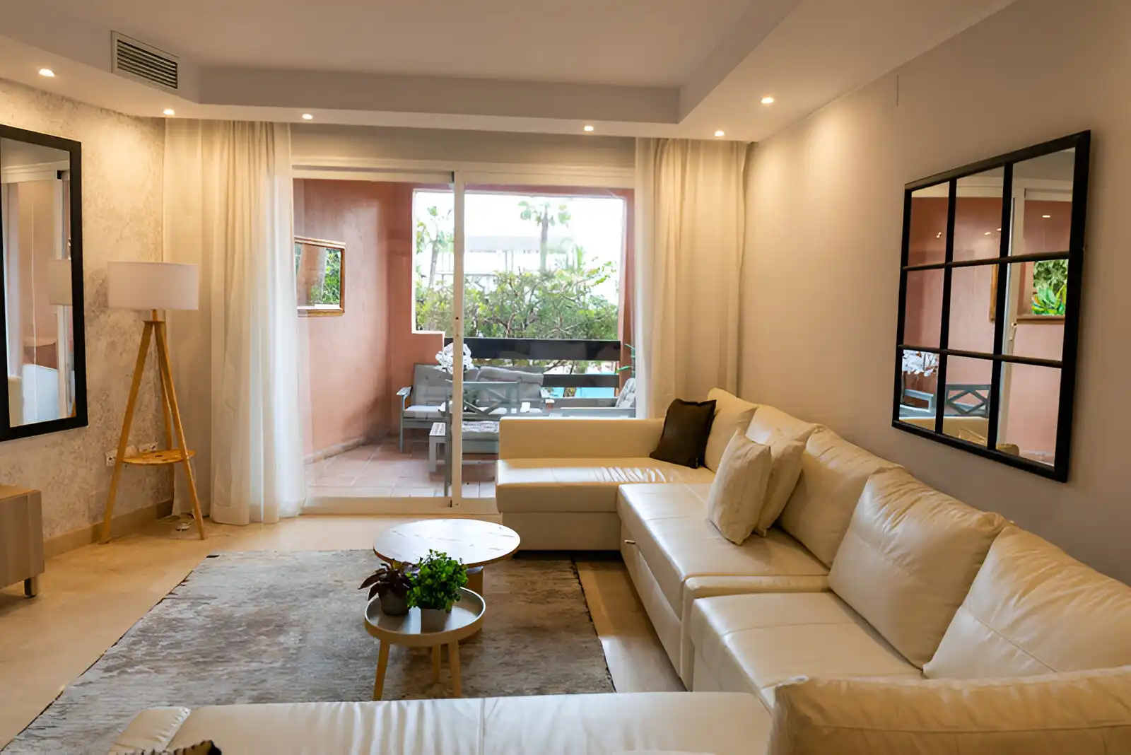 Home with pool for sale in Milla de Oro