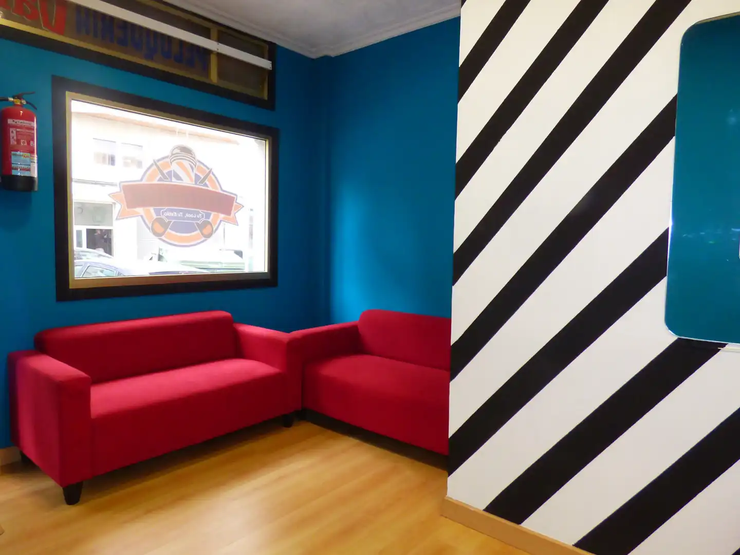 Sala d'estar de Local en venda en Vigo  amb Moblat