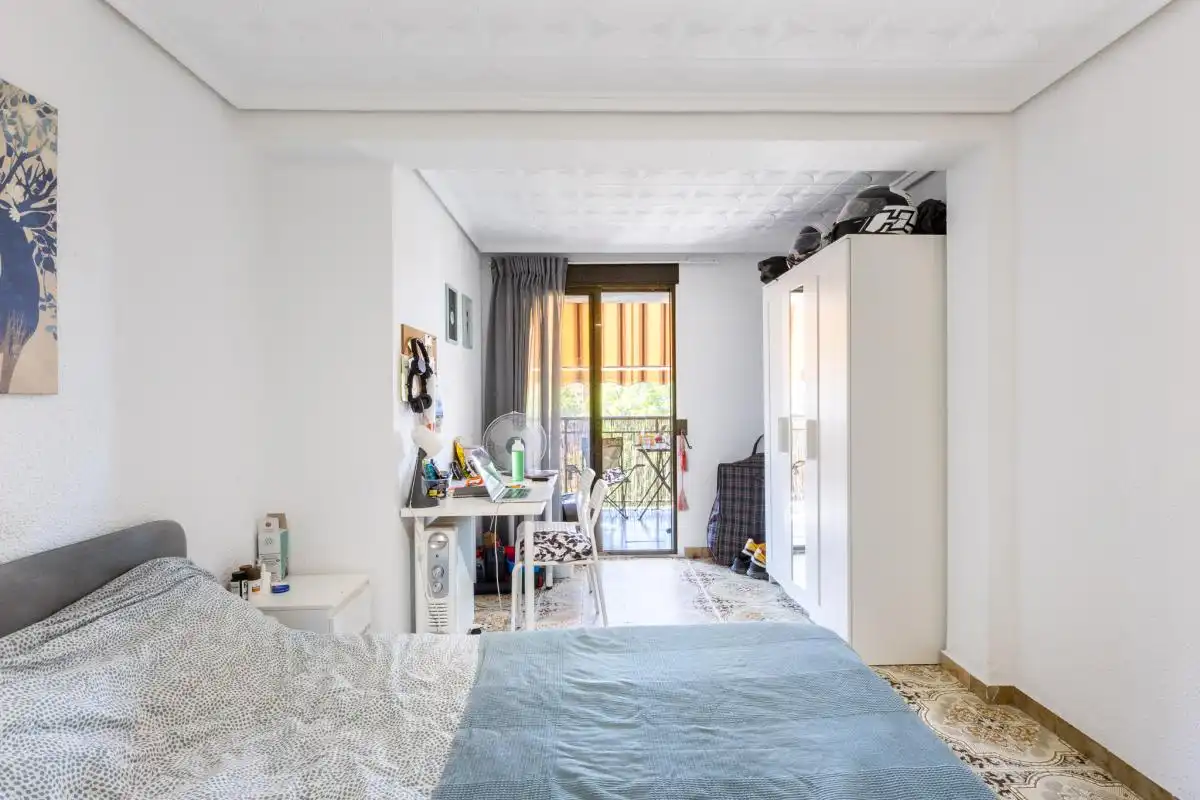 Bedroom of Flat for sale in Valencia  with Heating, Terrace and Furnished