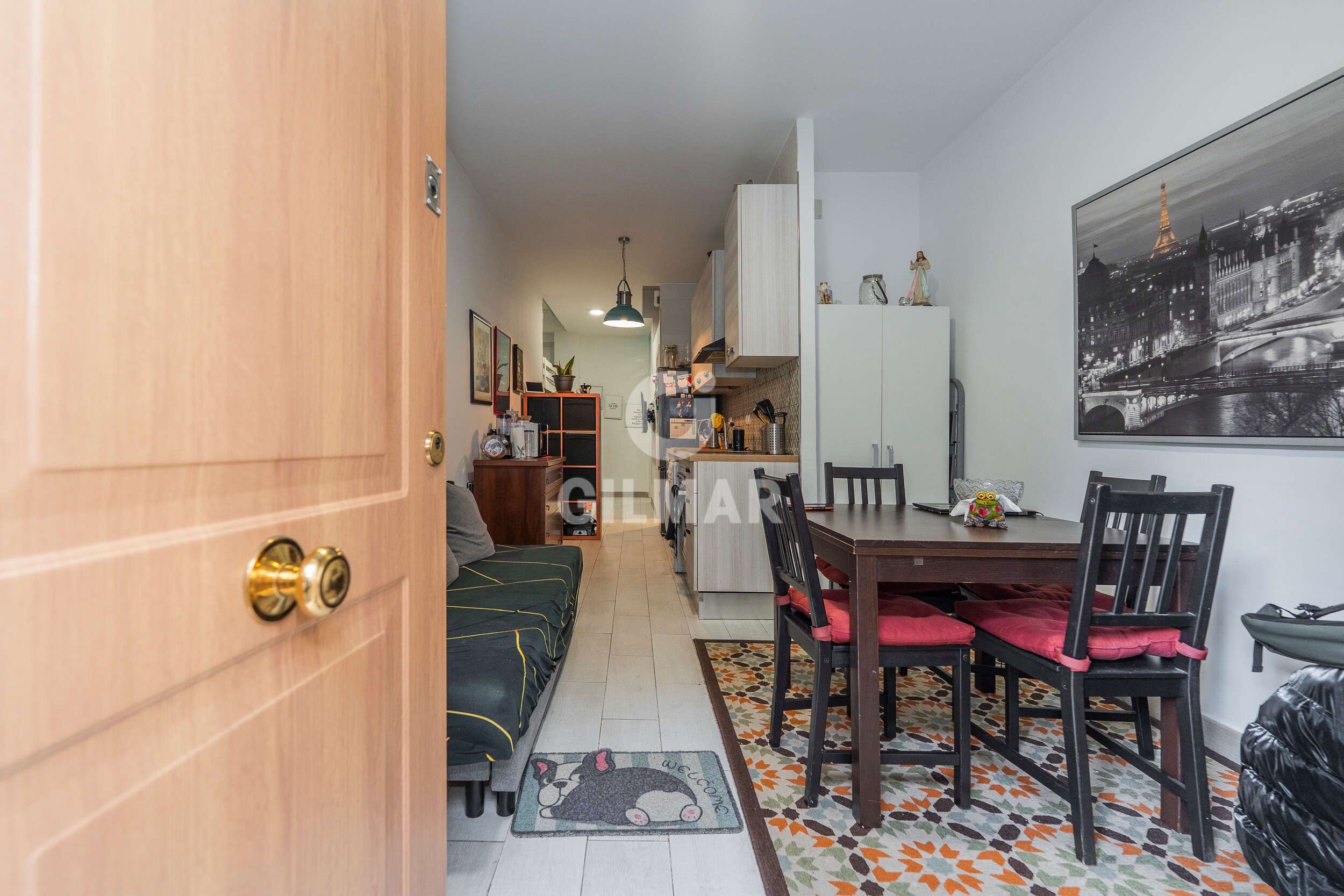 Dormitori de Local en venda en  Madrid Capital