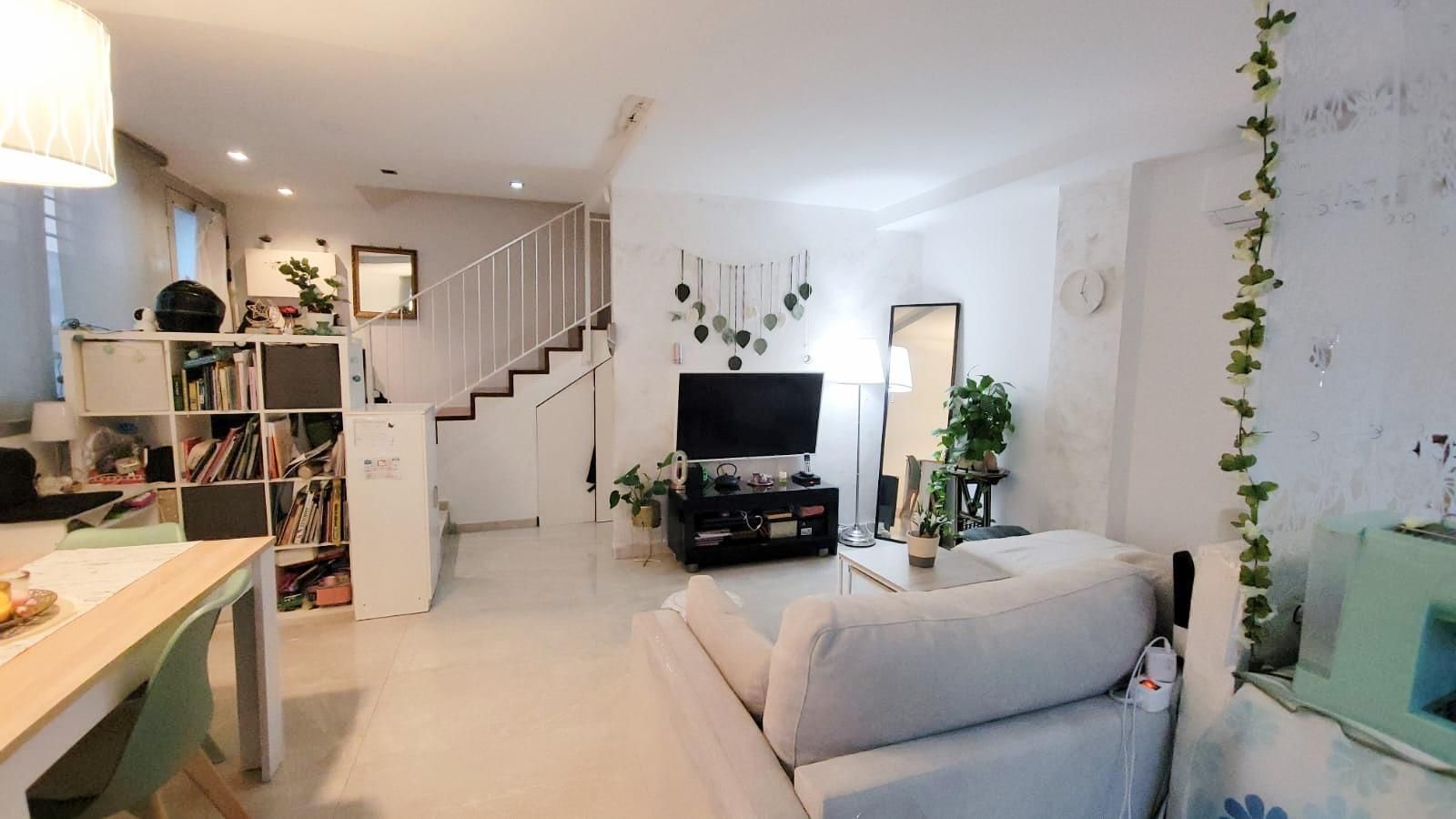 Living room of Duplex for sale in L'Hospitalet de Llobregat  with Air Conditioner and Terrace