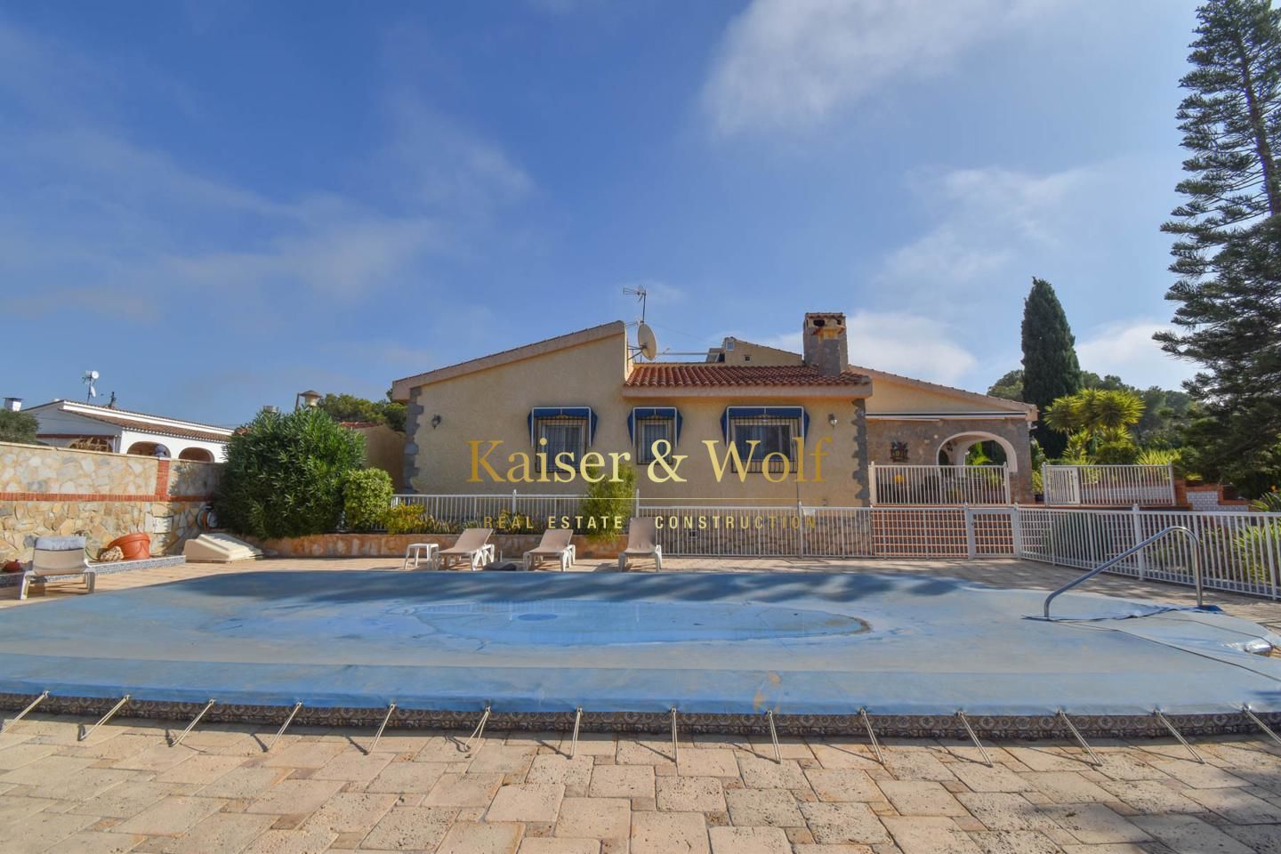 Vista exterior de Casa o xalet en venda en Santa Pola amb Aire condicionat, Calefacció i Jardí privat