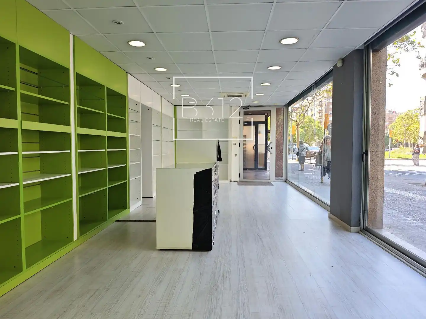 Local comercial de lloguer a Josep Tarradellas, imagen 9