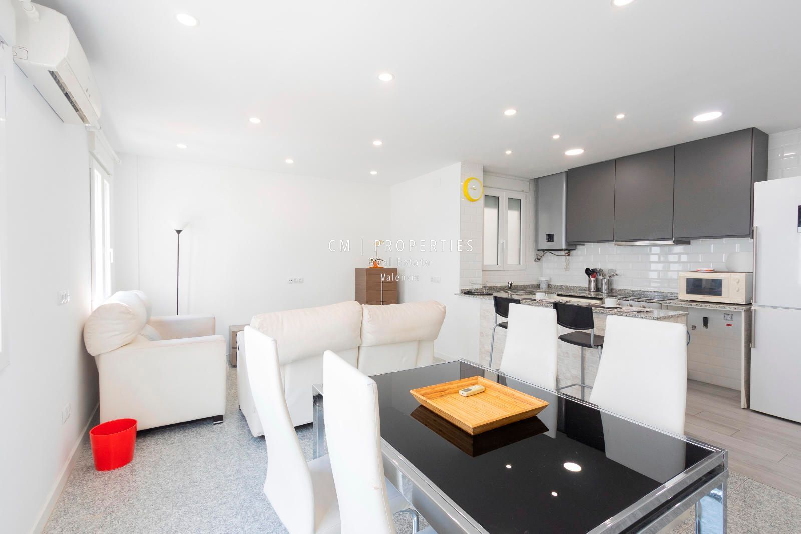 Kitchen of Flat to rent in  Valencia Capital  with Air Conditioner, Heating and Furnished