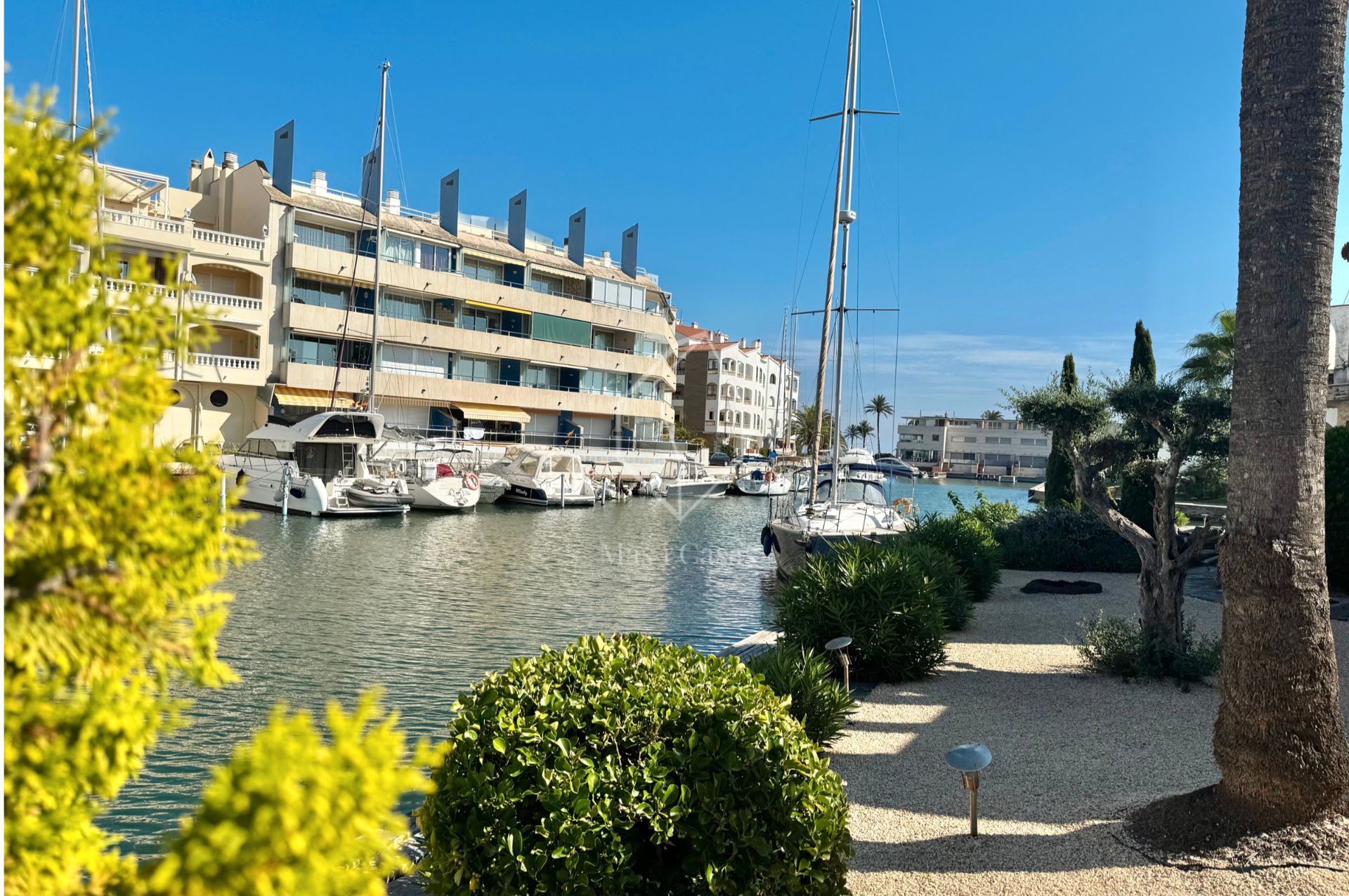 Exterior view of Duplex for sale in Empuriabrava  with Air Conditioner, Heating and Storage room