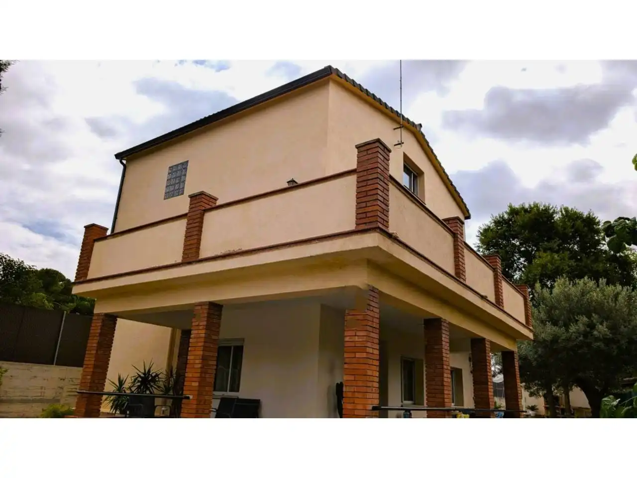Vista exterior de Casa o xalet en venda en Viladecavalls amb Aire condicionat, Calefacció i Jardí privat