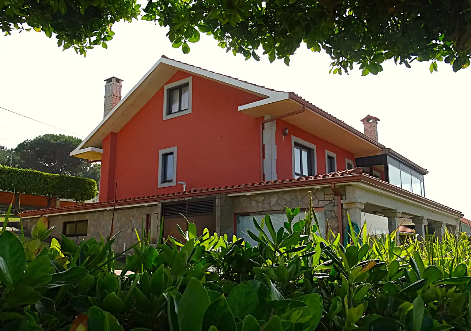 Vista exterior de Casa o xalet en venda en Valdoviño amb Calefacció, Jardí privat i Parquet