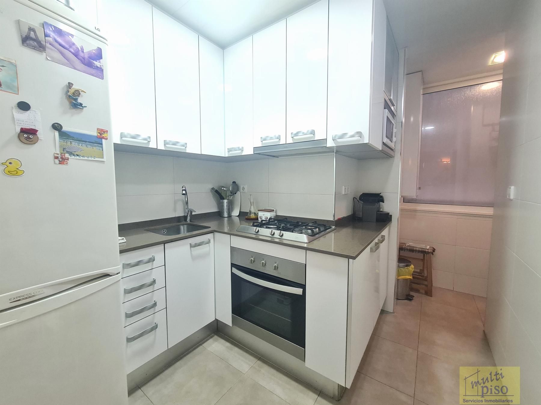 Cuina de Pis en venda en L'Hospitalet de Llobregat amb Aire condicionat i Parquet