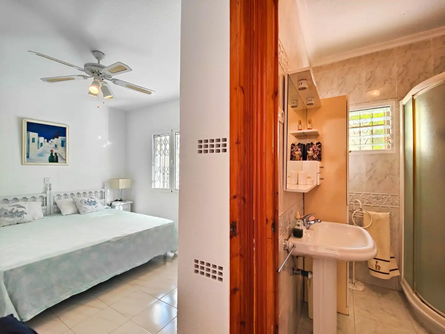 Baño de Casa adosada en venta en Torrevieja con Aire acondicionado, Jardín privado y Terraza