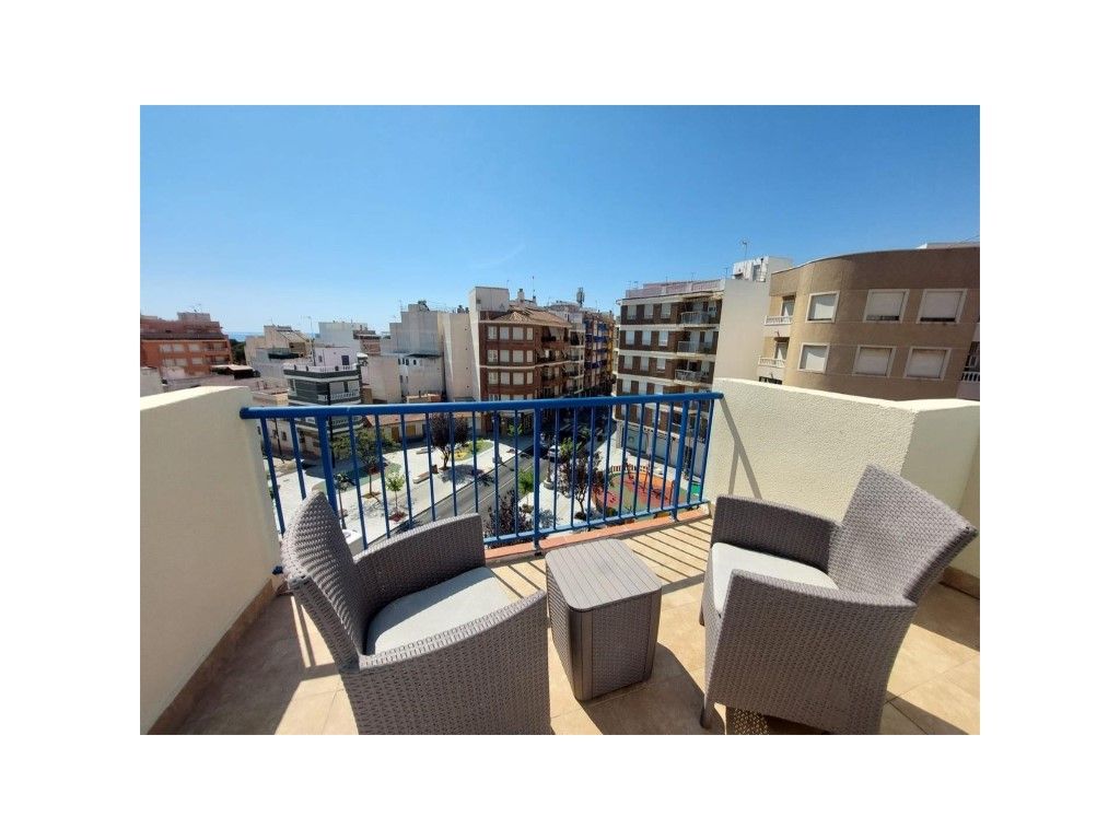 Terrassa de Àtic de lloguer en Guardamar del Segura amb Aire condicionat, Terrassa i Moblat