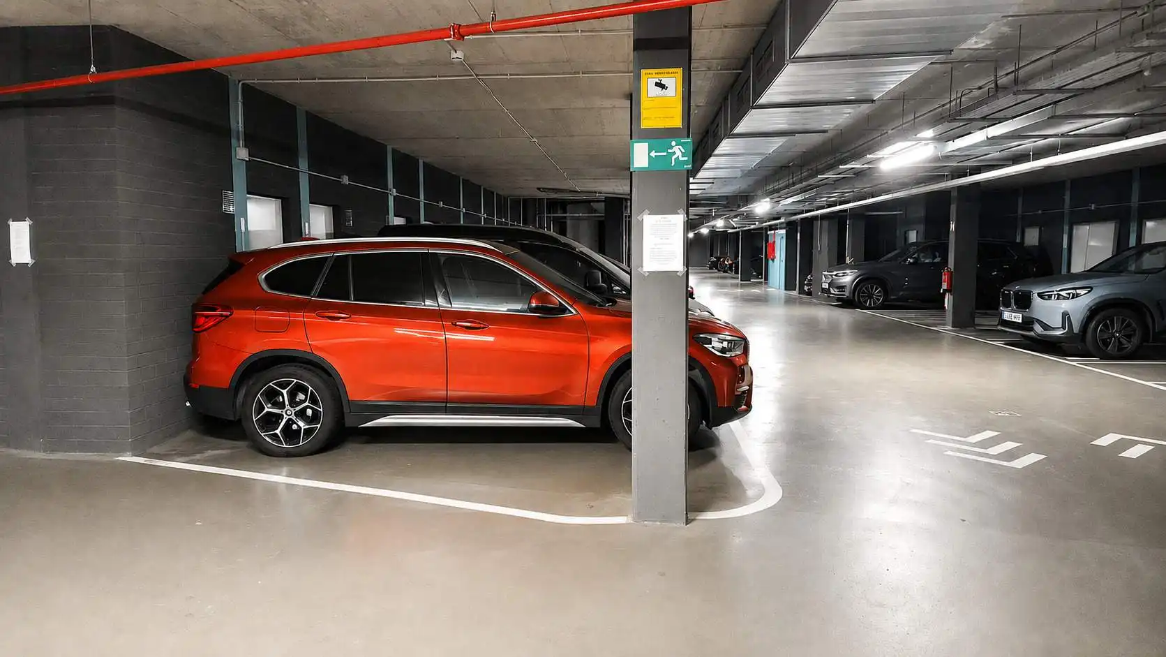 Parking de Piso de alquiler en Badalona con Aire acondicionado, Terraza y Amueblado