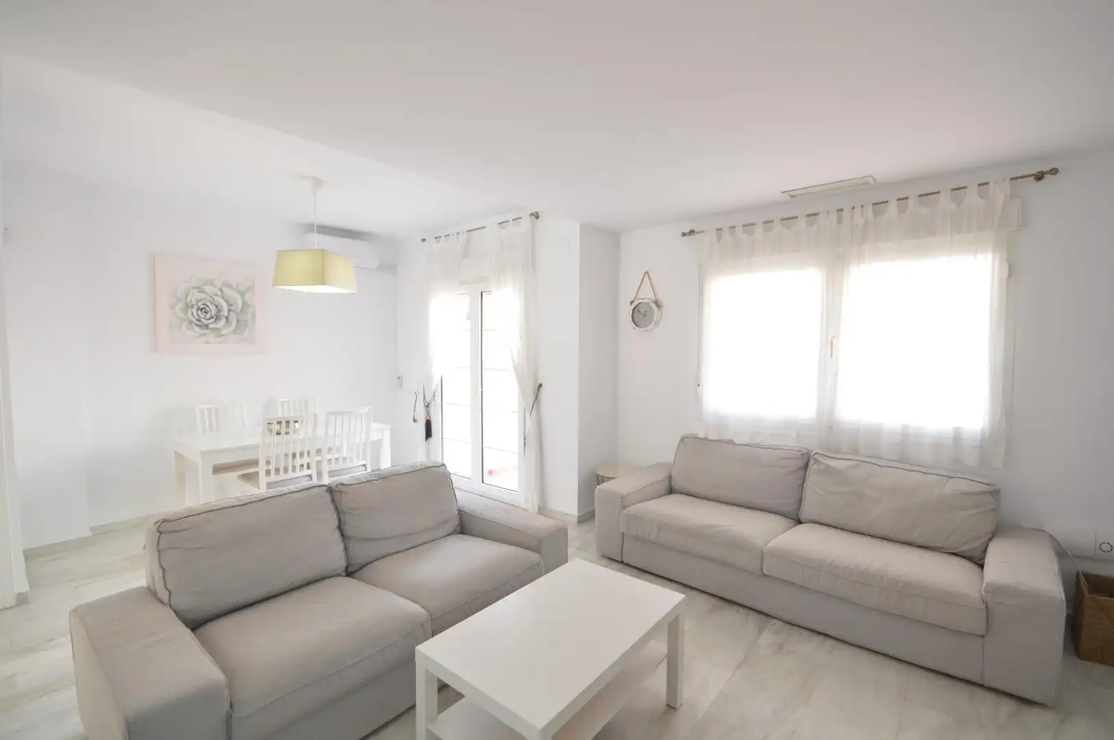 Sala de estar de Casa adosada en venta en El Puerto de Santa María con Aire acondicionado, Calefacción y Jardín privado