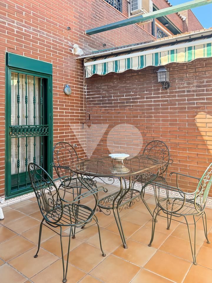 Terrassa de Casa adosada en venda en Alcorcón amb Aire condicionat, Calefacció i Jardí privat