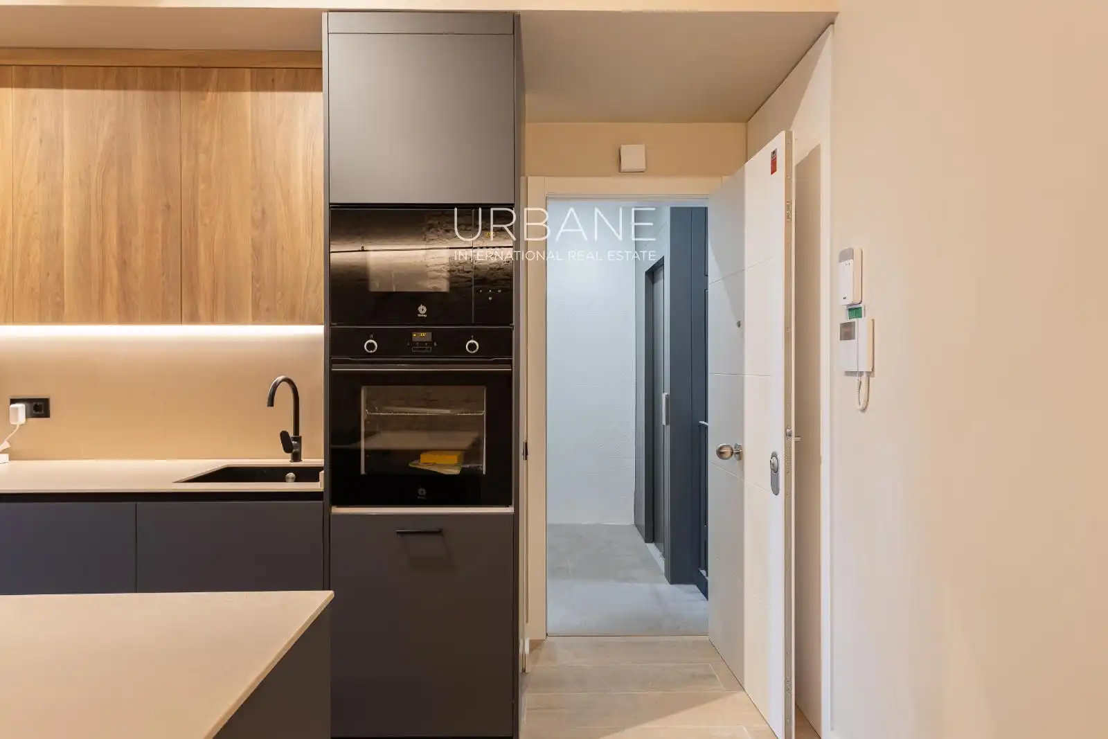 Küche von Wohnung zum Verkauf in Barcelona mit Klimaanlage, Heizung und Parkett