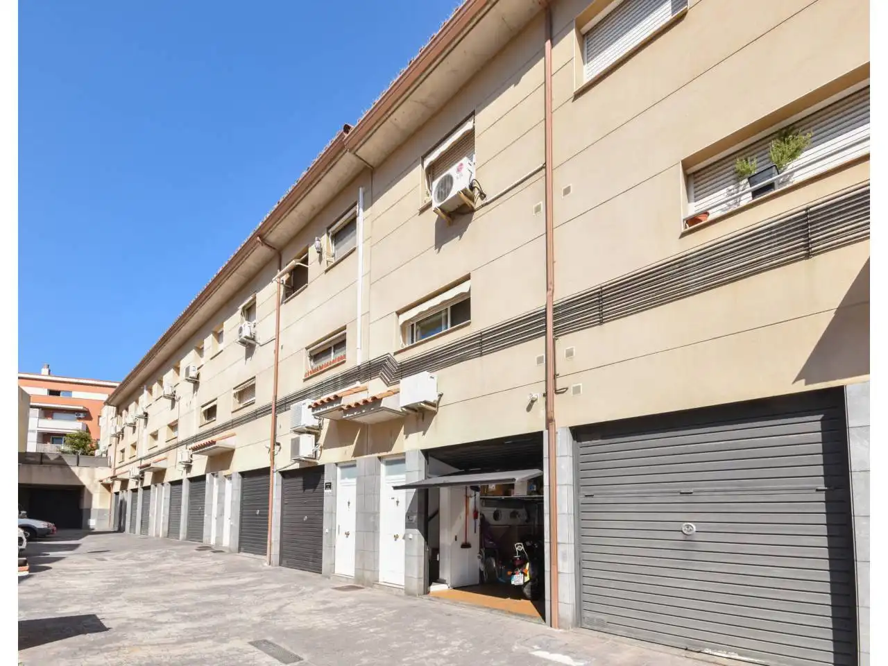 Vista exterior de Casa adosada en venda en Canovelles amb Aire condicionat i Calefacció