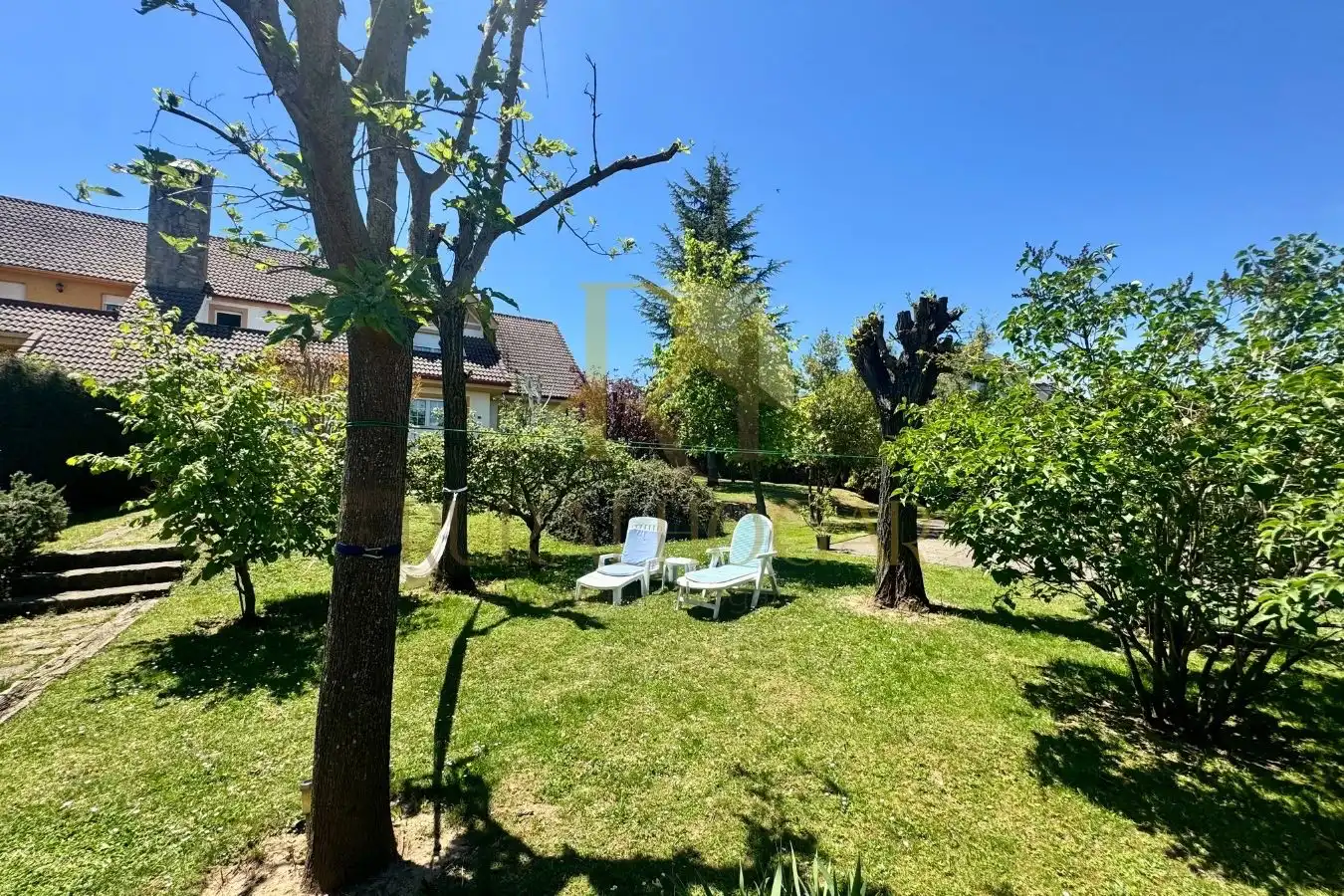 Jardín de Casa o chalet en venta en Santovenia de la Valdoncina con Calefacción, Jardín privado y Parquet
