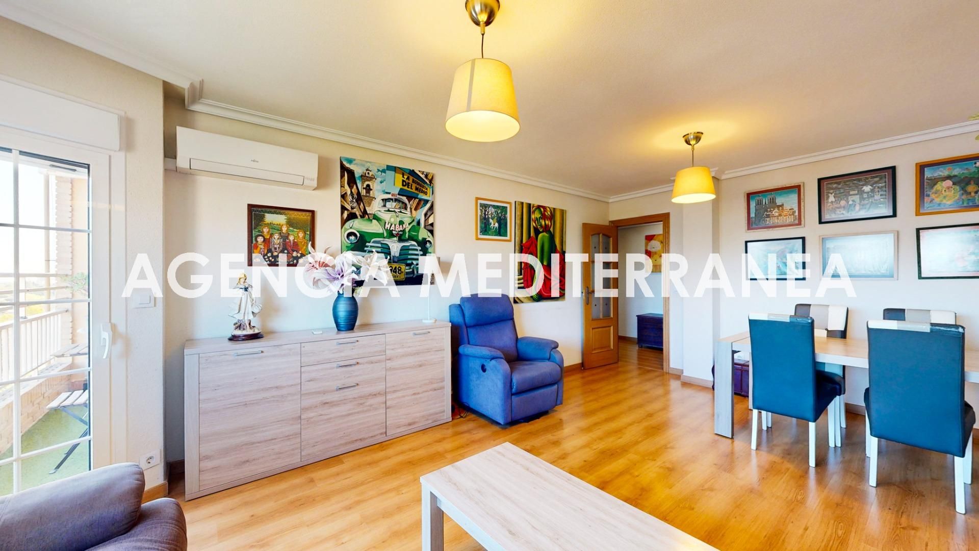 Living room of Flat for sale in  Valencia Capital  with Air Conditioner, Parquet flooring and Balcony