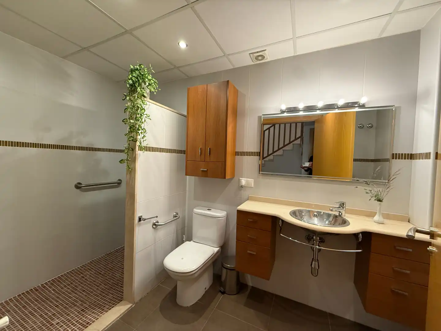 Badezimmer von Einfamilien-Reihenhaus zum Verkauf in La Pobla del Duc mit Klimaanlage, Heizung und Terrasse