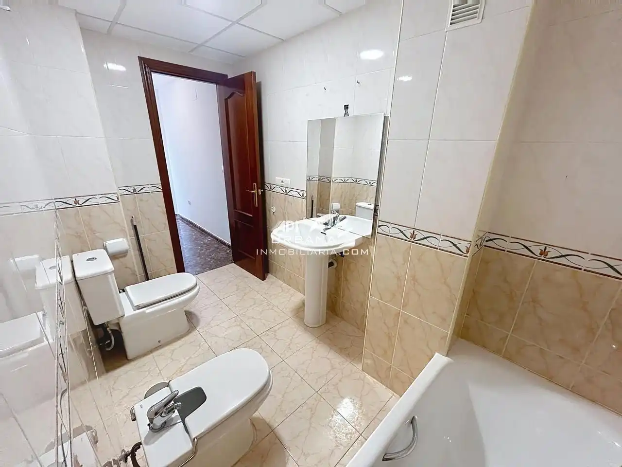 Badezimmer von Erdgeschoss zum Verkauf in Lucena