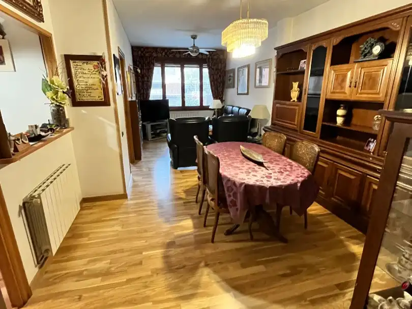 Flat with lift for sale in Carrer de la Legalitat 60-62, imagen 3
