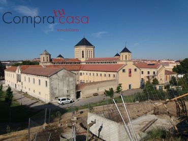 Terrenos y solares en venta en Calle COTERA DE LEON 2F