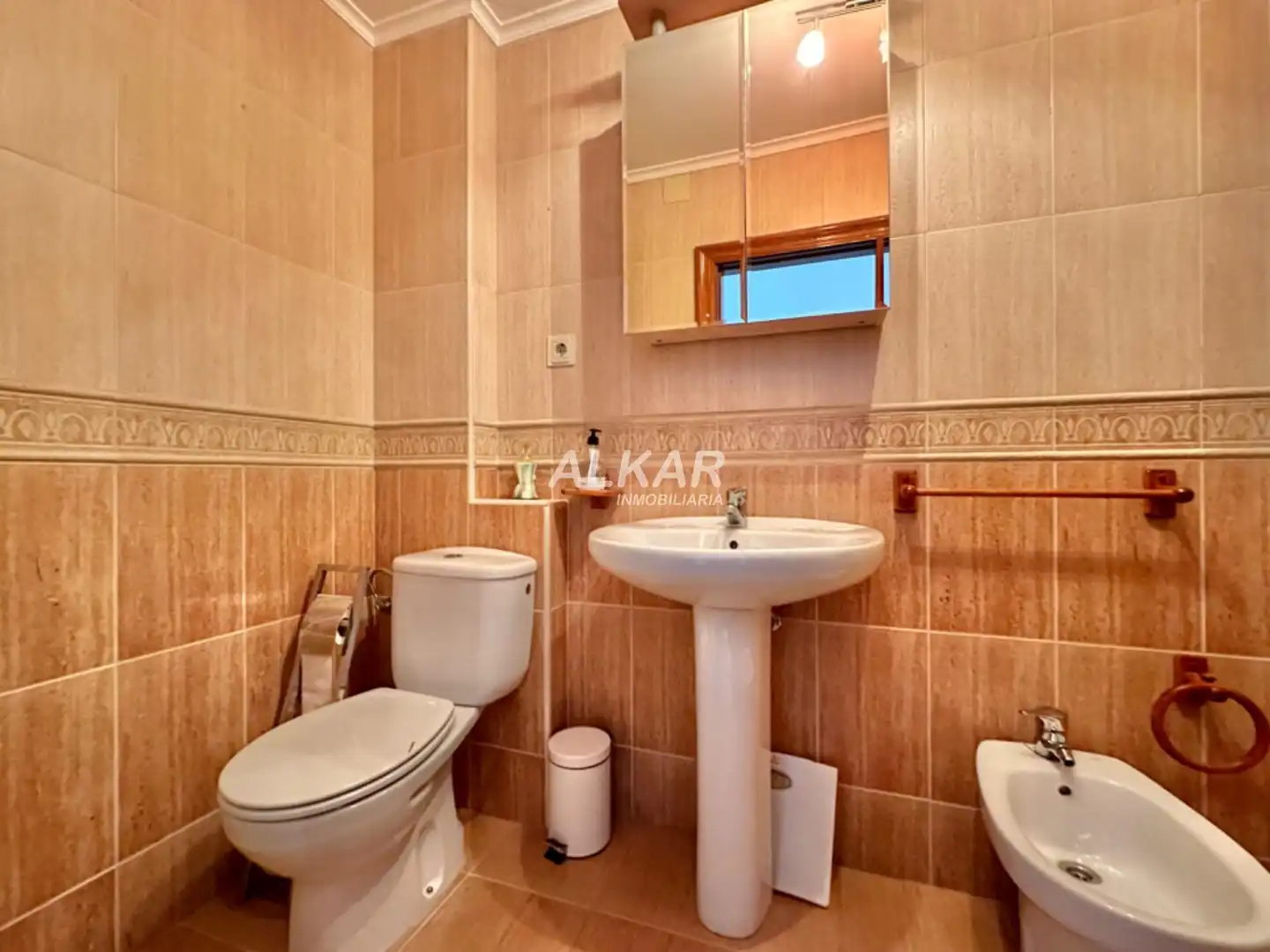 Bathroom of Houses for sale in Ribaforada  with Air Conditioner, Heating and Parquet flooring