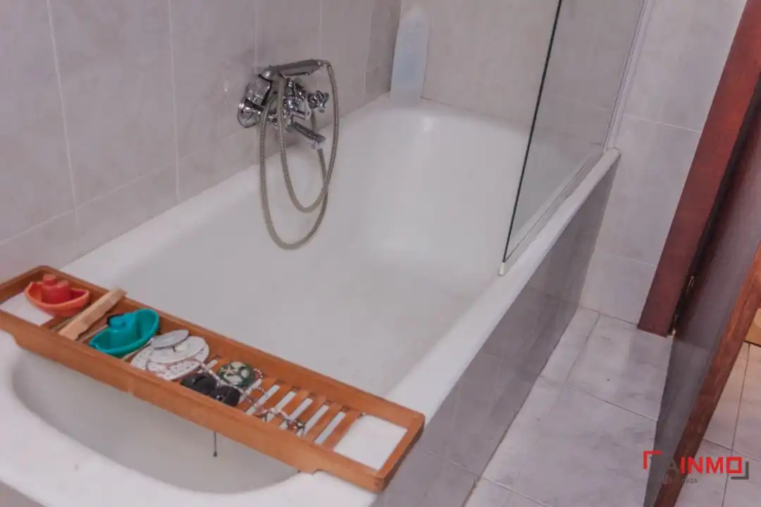 Bany de Casa adosada en venda en Vitoria - Gasteiz amb Calefacció i Jardí privat
