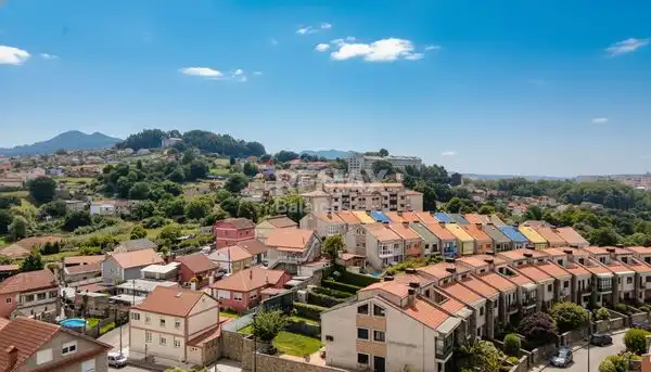 Vista exterior de Pis en venda en Vigo  amb Parquet, Terrassa i Traster