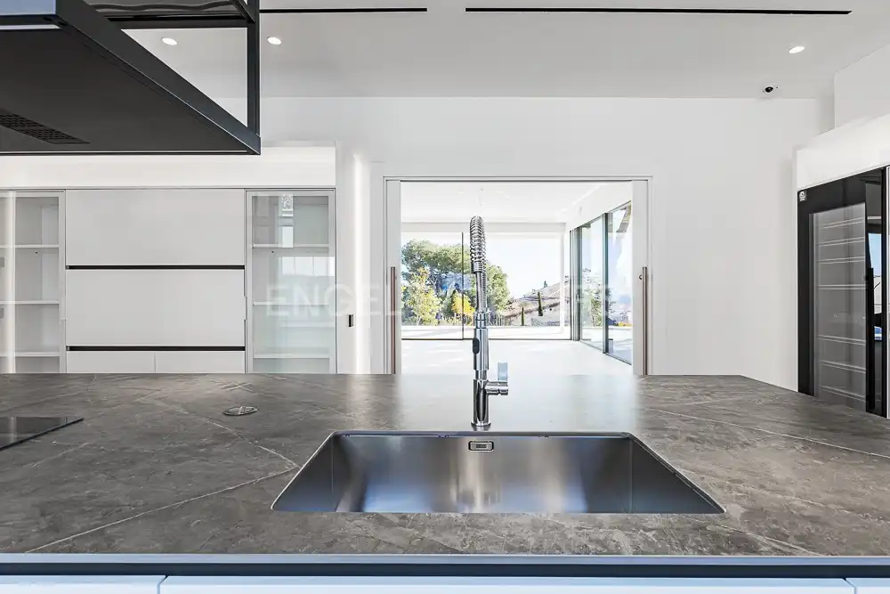 Cocina de Casa o chalet en venta en Barcelona con Aire acondicionado, Calefacción y Jardín privado
