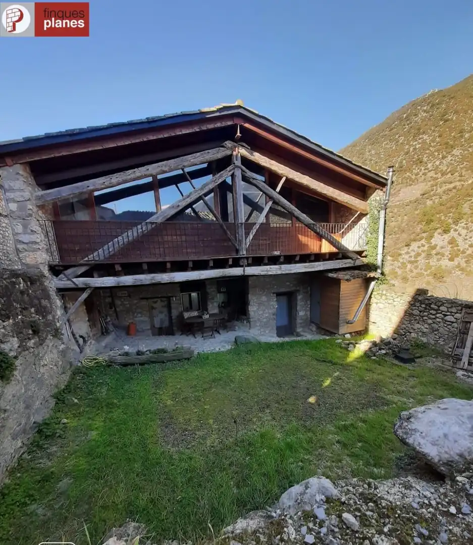 Vista exterior de Casa o chalet en venta en Cabó con Calefacción y Jardín privado