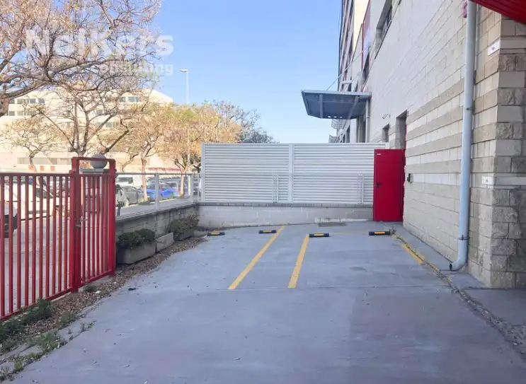 Parking de Nave industrial de alquiler en Barcelona con Calefacción