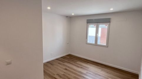 Casa a estrenar en planta baja.Patio con pequeña piscina, 2 dormitorios, salón cocina , trastero y baño., imatge 2
