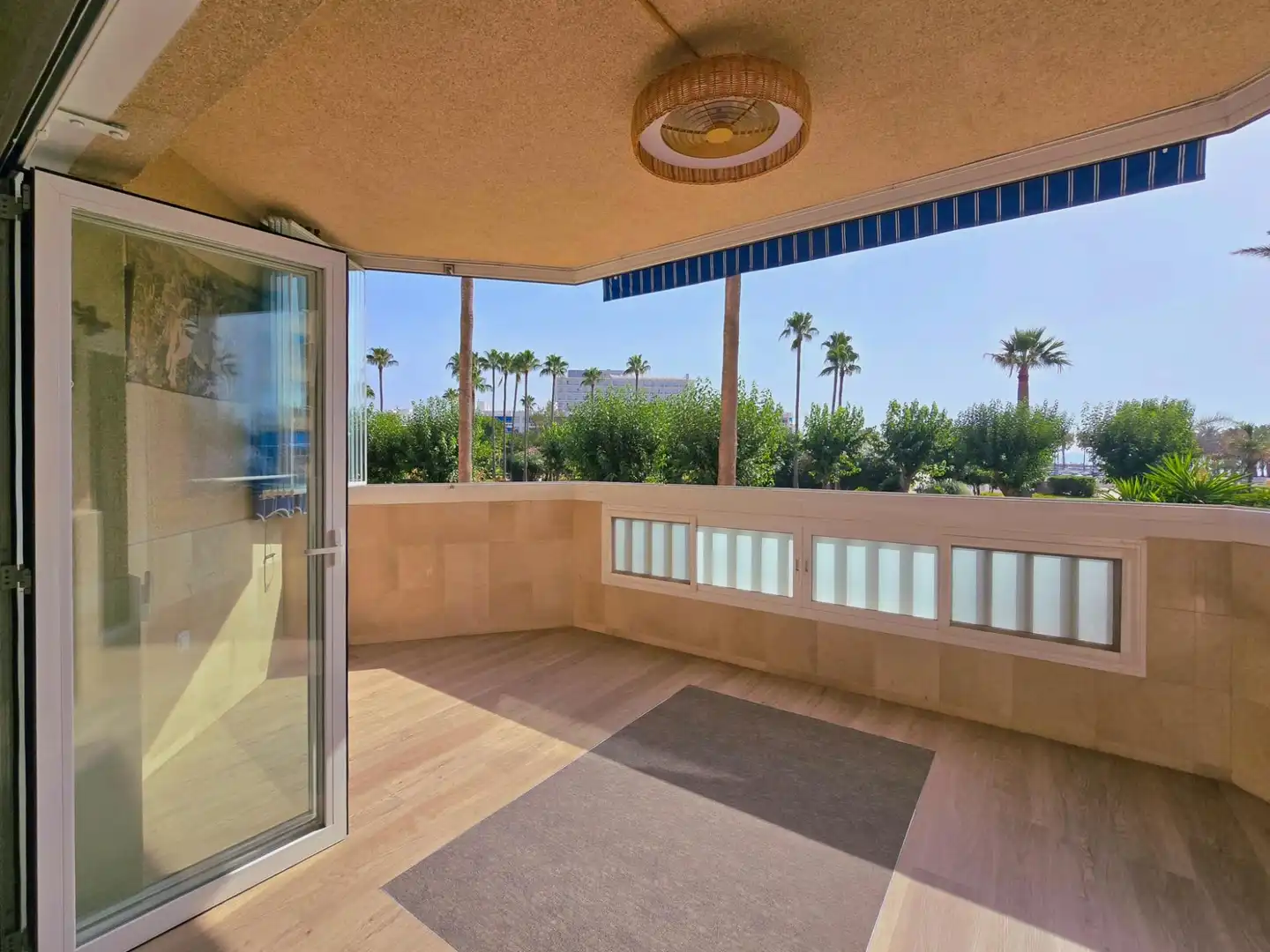 Terraza de Piso en venta en Torremolinos con Aire acondicionado, Calefacción y Jardín privado