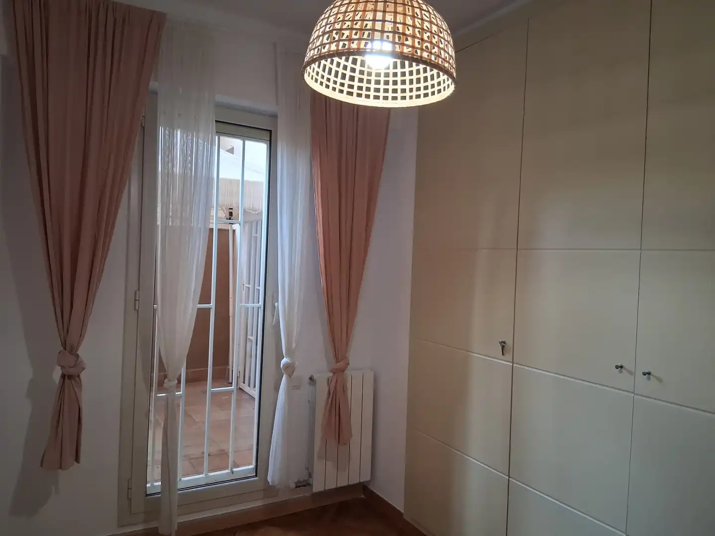 Wohnung zum Verkauf in Sabadell mit Heizung, Parkett und Ofen