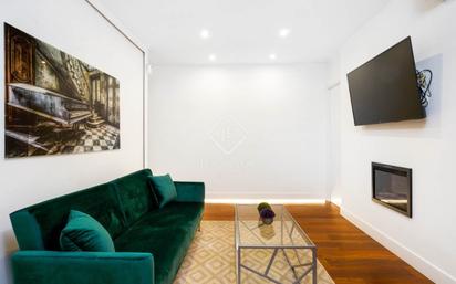 Living room of Flat for sale in  Madrid Capital  with Air Conditioner and Furnished
