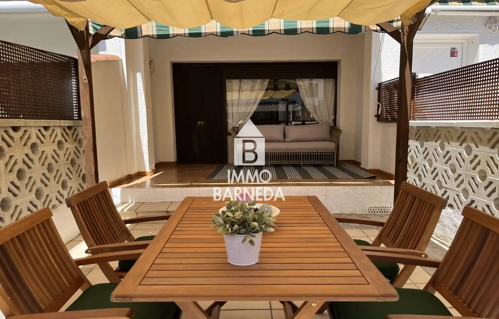 Garden of Houses for sale in Empuriabrava  with Terrace, Furnished and Oven