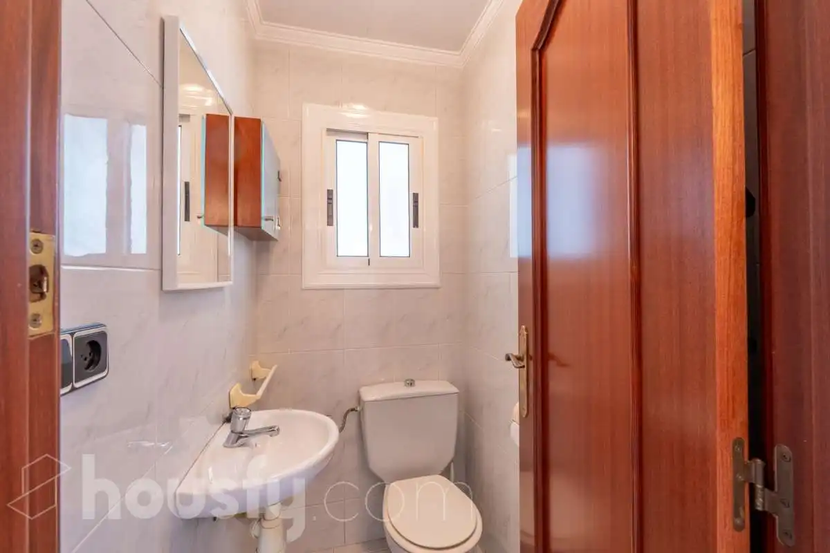 Badezimmer von Wohnung zum Verkauf in Vilanova i la Geltrú mit Heizung und Terrasse