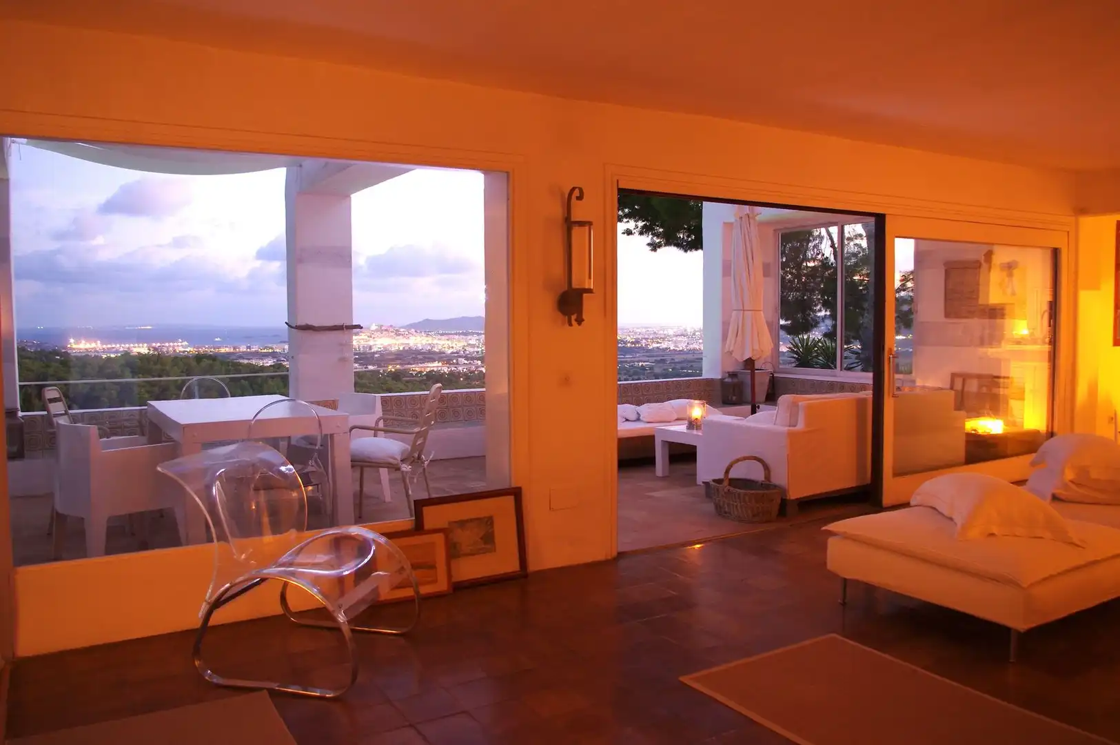 Sala d'estar de Finca rústica en venda en Santa Eulària des Riu amb Aire condicionat, Calefacció i Jardí privat