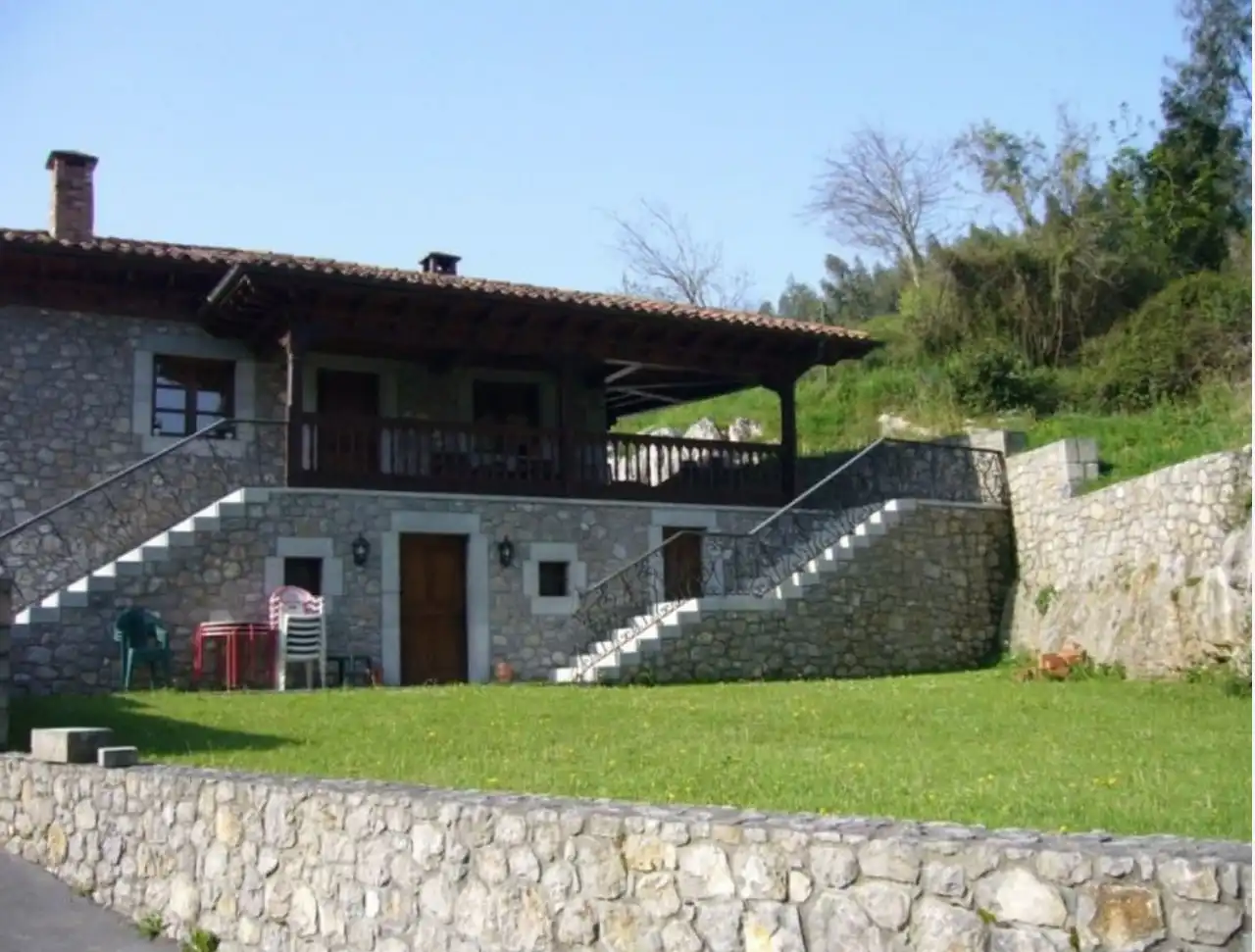Casa con terraza en venta en Pría - Nueva-Hontoria - Naves