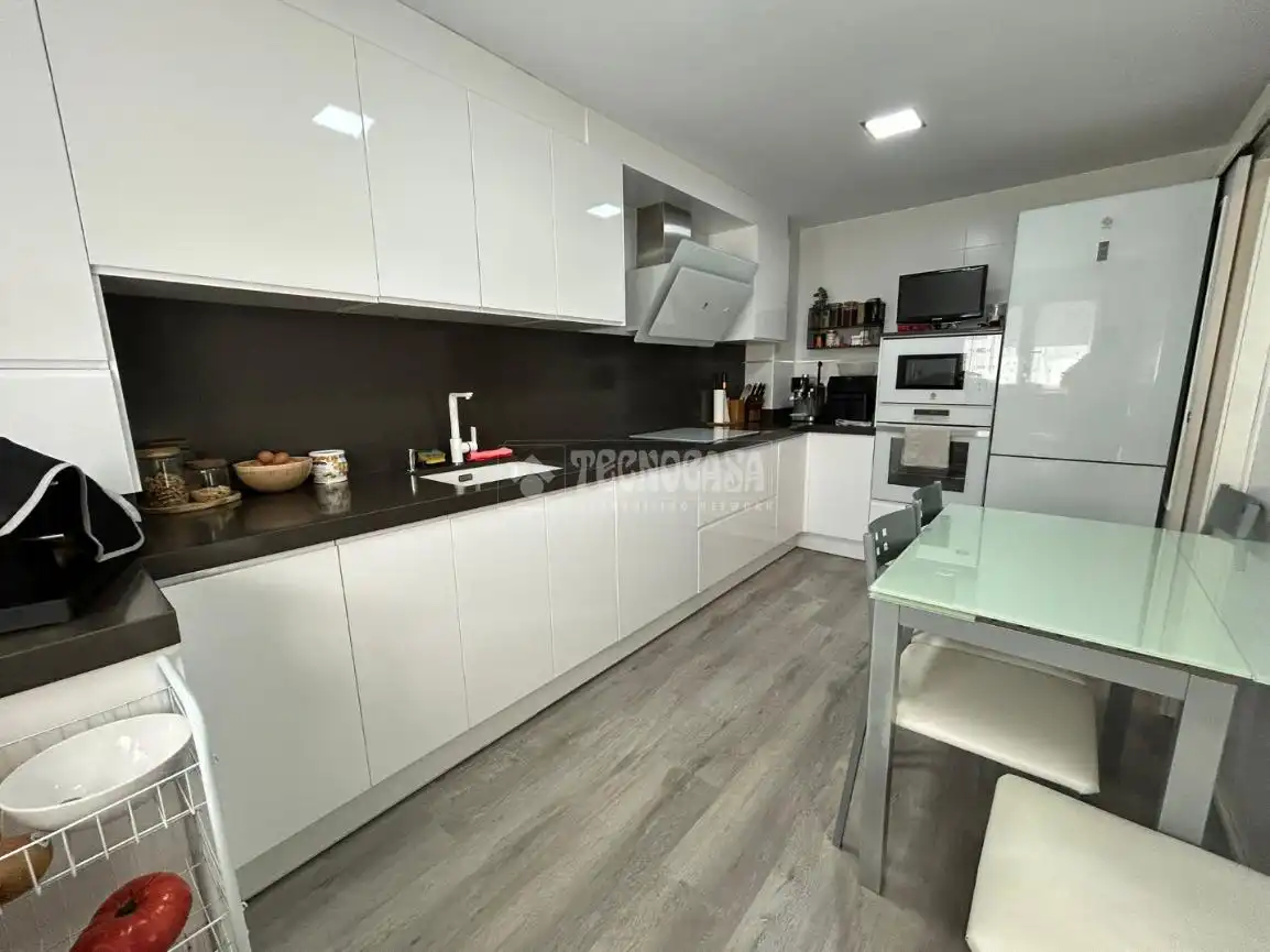 Küche von Einfamilien-Reihenhaus zum Verkauf in Miengo mit Heizung, Privatgarten und Terrasse