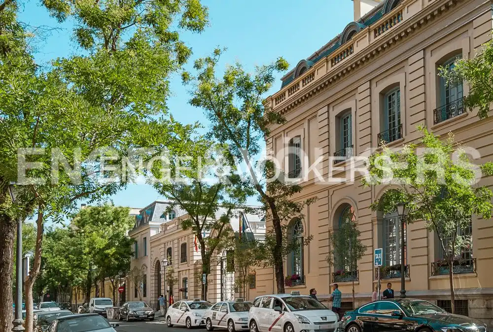Vista exterior de Apartament de lloguer en Madrid amb Aire condicionat, Calefacció i Jardí privat