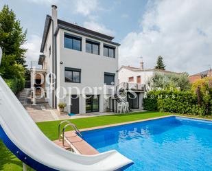 Exterior view of House or chalet to rent in Sant Cugat del Vallès  with Air Conditioner, Terrace and Swimming Pool