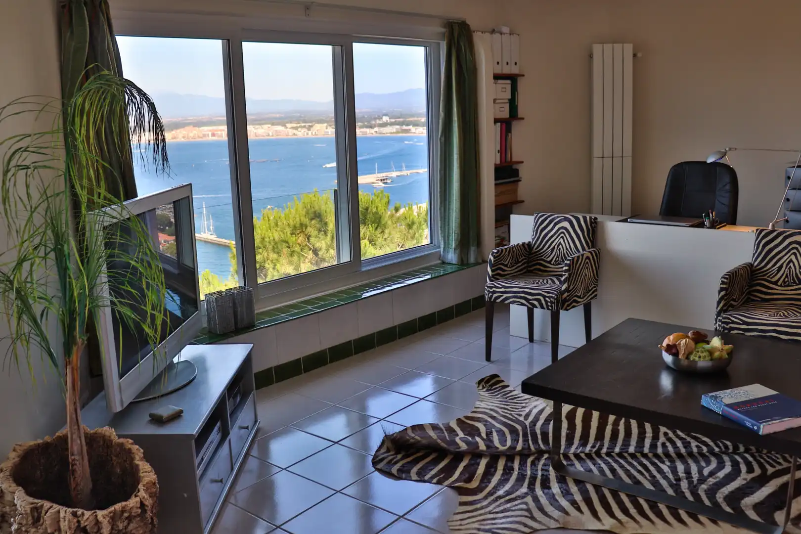 Sala d'estar de Casa o xalet en venda en Roses amb Aire condicionat, Calefacció i Jardí privat