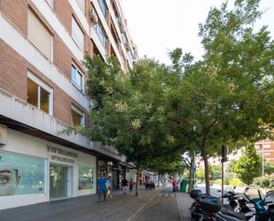 Vista exterior de Oficina de lloguer en  Granada Capital amb Aire condicionat i Balcó