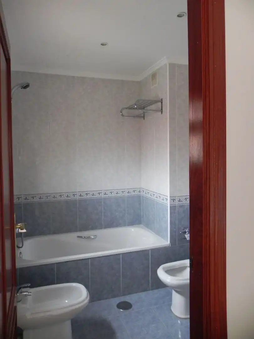 Baño de Casa adosada de alquiler en Siero con Calefacción, Jardín privado y Parquet