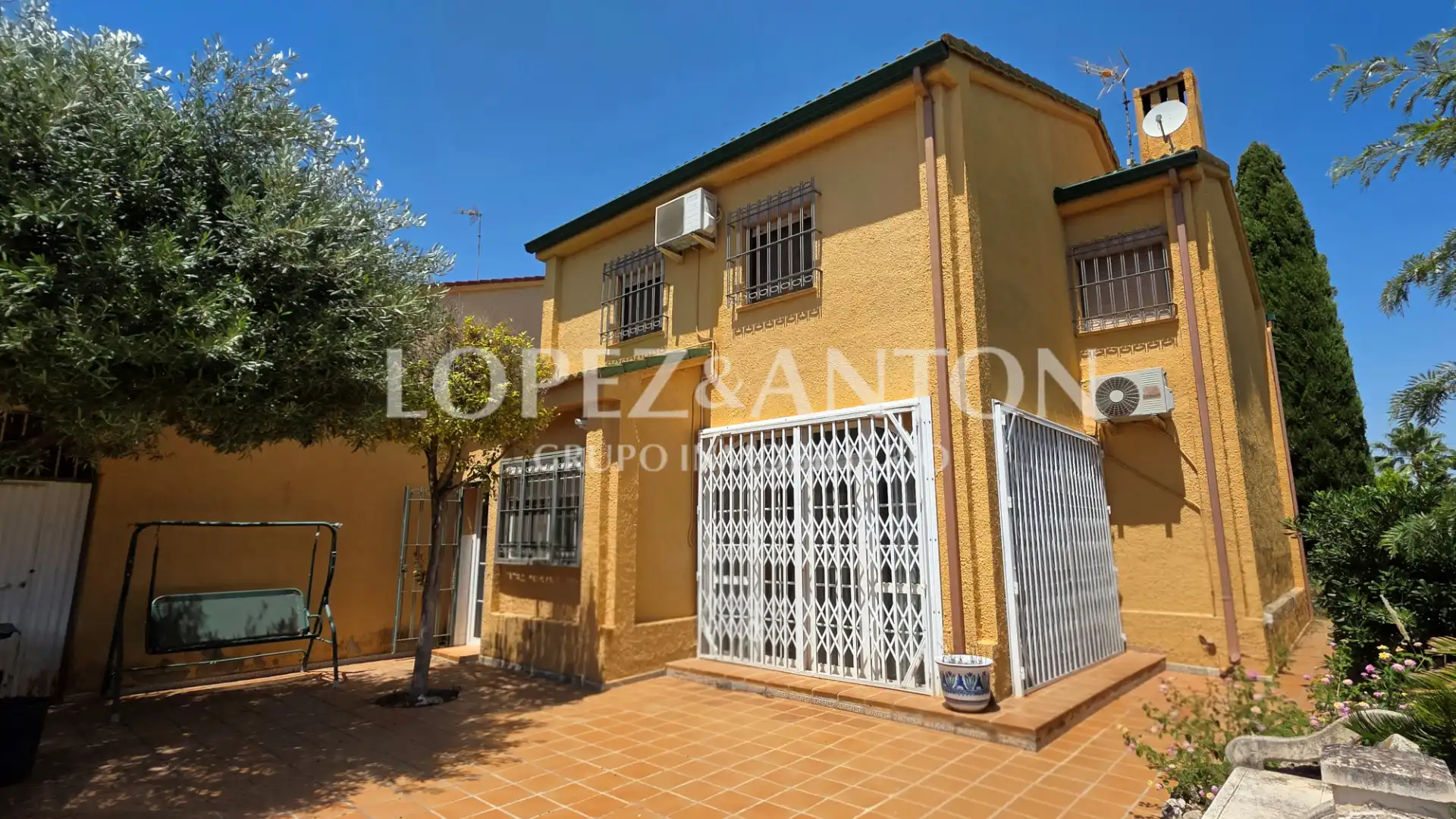 Vista exterior de Casa o chalet en venta en San Antonio de Benagéber con Aire acondicionado, Calefacción y Jardín privado