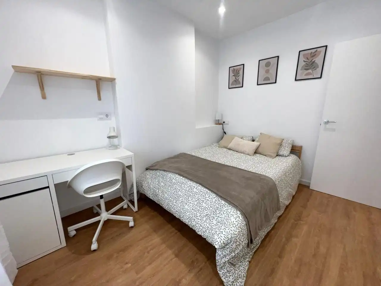Bedroom of Flat for share in Ourense Capital   with Heating, Furnished and Balcony