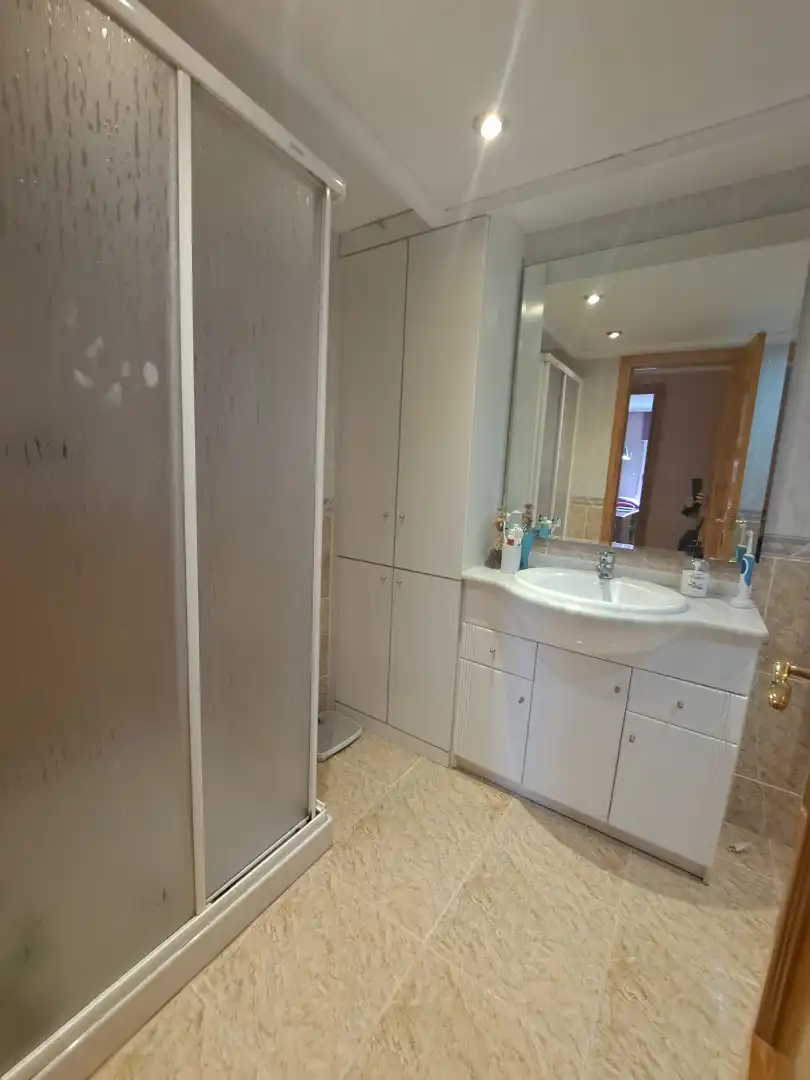 Baño de Piso en venta en Castellón de la Plana / Castelló de la Plana con Aire acondicionado, Calefacción y Trastero